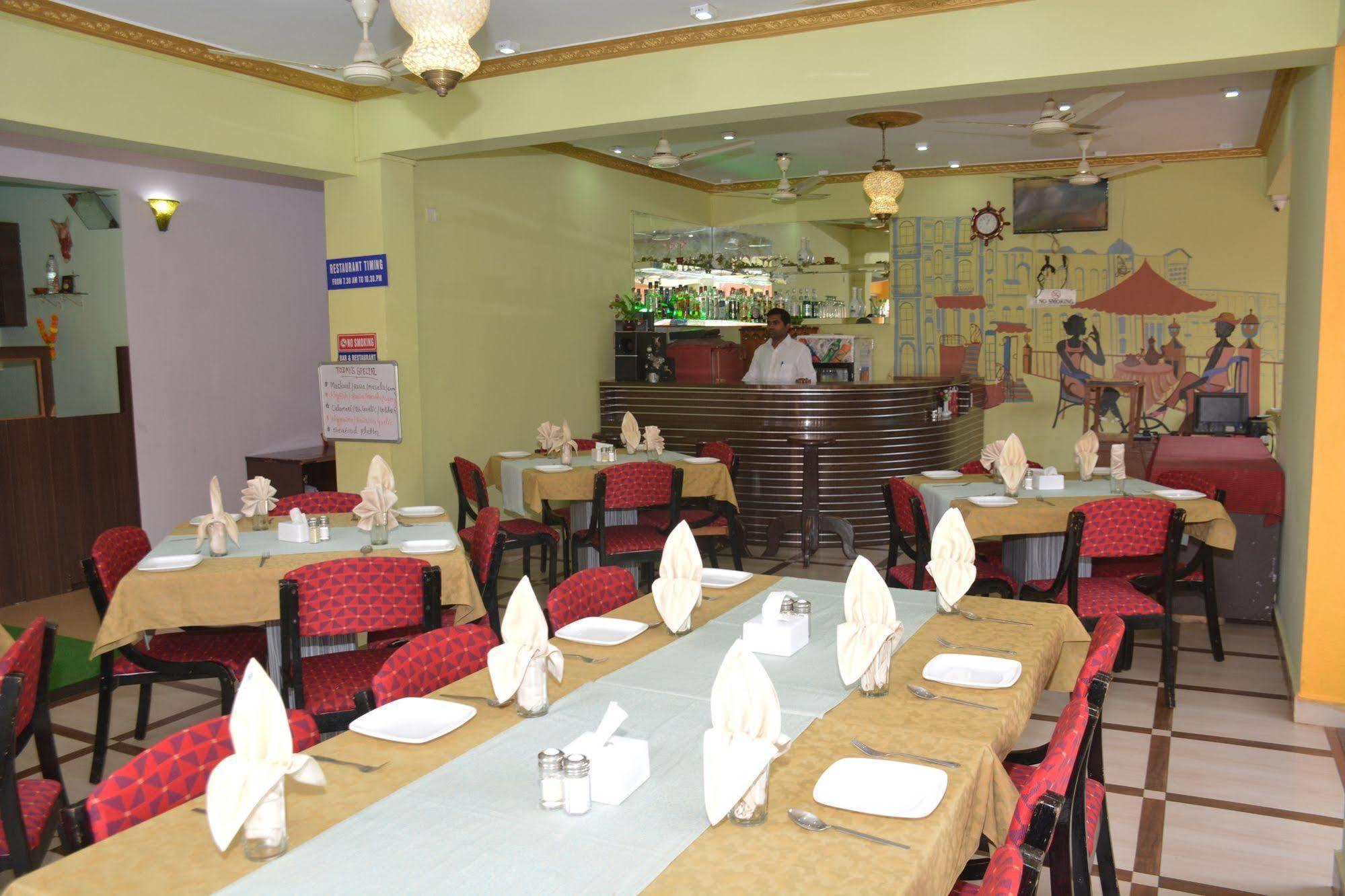 Rbr Suites Calangute Exterior photo
